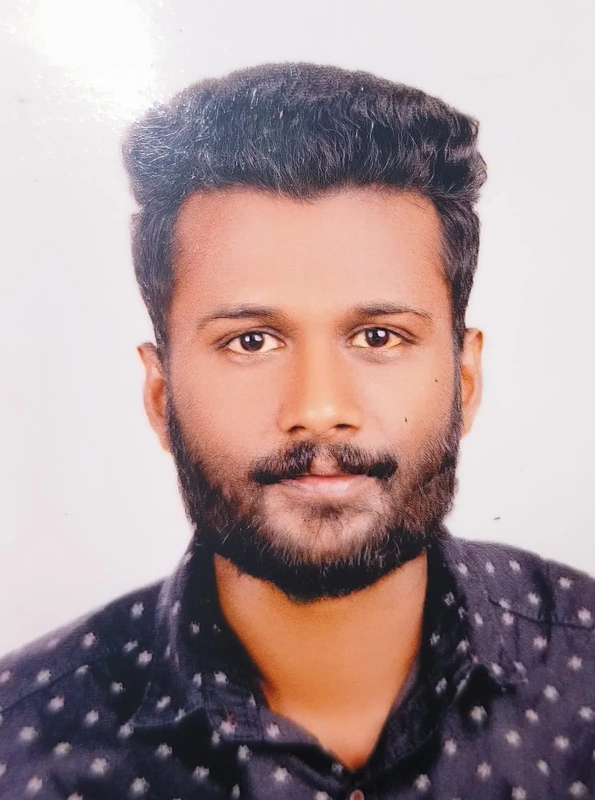 താഴത്തങ്ങാടി വെളുത്തേടത്ത് മാലിയിൽ  കിഷോർ പ്രസാദ് (30) നിര്യാതനായി