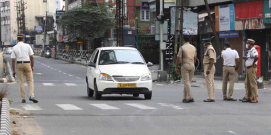Kochi-police-lockdown