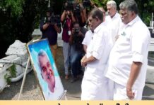 ‘എത്തിയത് ഒരു കാലഘട്ടത്തിന്റെ ഓർമ പുതുക്കാനായി’; ഉമ്മൻ ചാണ്ടിയുടെ കല്ലറ സന്ദർശിച്ച് നിയമസഭാ സ്പീക്കർ തിരുവഞ്ചൂർ രാധാകൃഷ്ണൻ