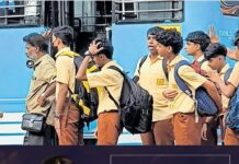 വീട്ടില് പോകാൻ കൈകൂപ്പി അപേക്ഷിച്ചിട്ടും അനുമതി നിഷേധിച്ചു; വിദ്യാര്ഥികളെ ബസില് കയറ്റാതിരുന്ന സ്വകാര്യ ബസ് കണ്ടക്ടർക്കെതിരെ കർശന നടപടി; ലൈസൻസ് ആറ് മാസത്തേക്ക് സസ്പെൻഡ് ചെയ്തു