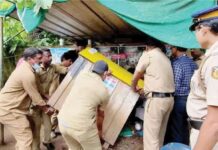 ഓപ്പറേഷൻ തൂഫാൻ; ഈരാറ്റുപേട്ടയിൽ വ്യാപക പരിശോധന നടത്തി അധികൃതർ, രണ്ട് താത്കാലിക കടകൾ പൊളിച്ചുമാറ്റി