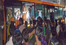 തൃശൂരിൽ കെ.എസ്.ആർ.ടി.സി ബസ് കടയിലേക്ക് ഇടച്ച് കയറി അപകടം; ഡ്രെെവർക്ക് ദാരുണാന്ത്യം; മരിച്ചത് എറണാകുളം സ്വദേശി;8 പേർക്ക് പരിക്ക്;ബസിന്റെ മുൻ ഭാഗം പൂർണമായി തകർന്നു